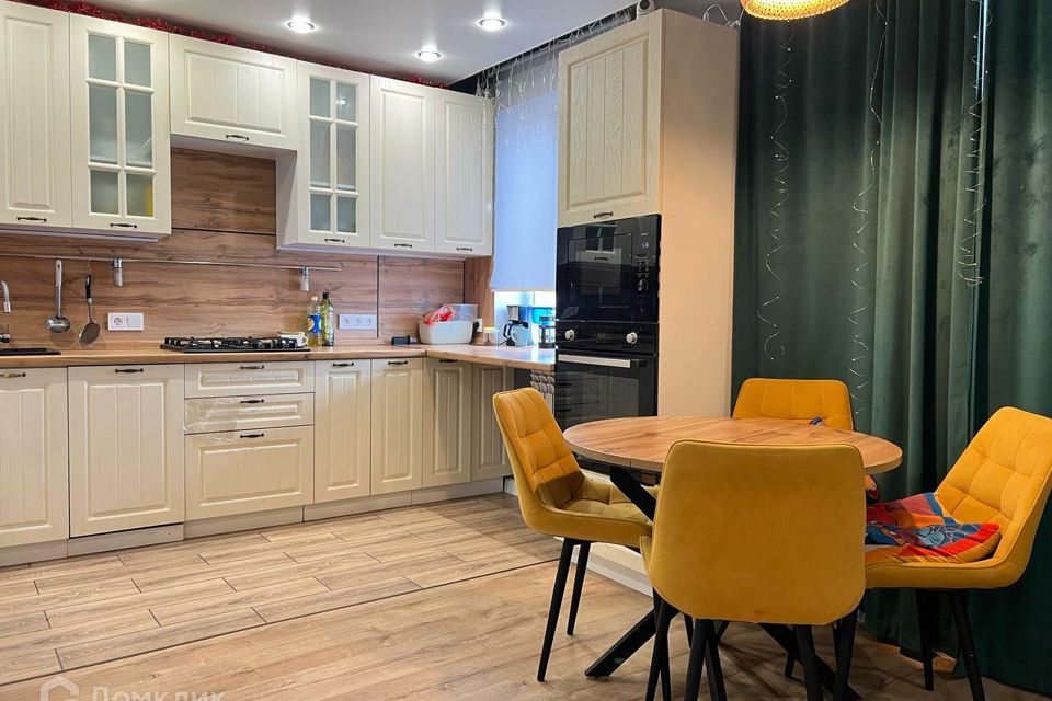 Продаётся 4-комнатная квартира, 73 м²