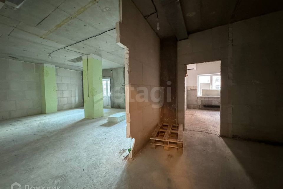 Продаётся 4-комнатная квартира, 135.9 м²