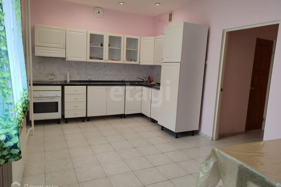 Продаётся 4-комнатная квартира, 146.3 м²