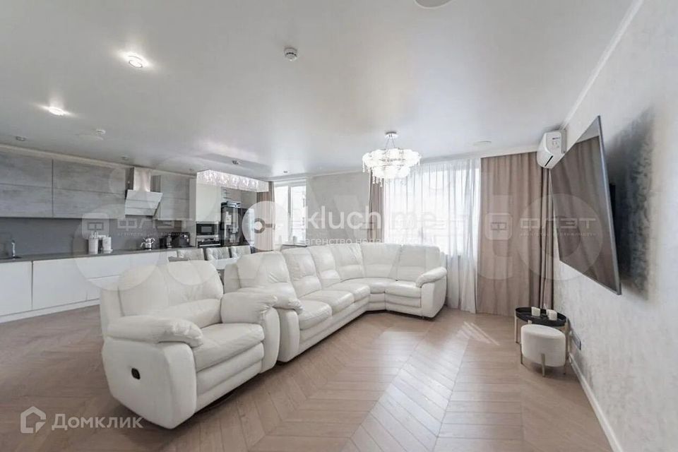 Продаётся 3-комнатная квартира, 120 м²
