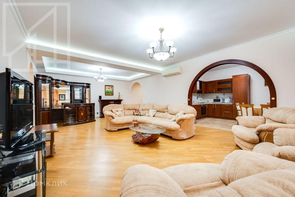 Сдаётся 4-комнатная квартира, 160 м²