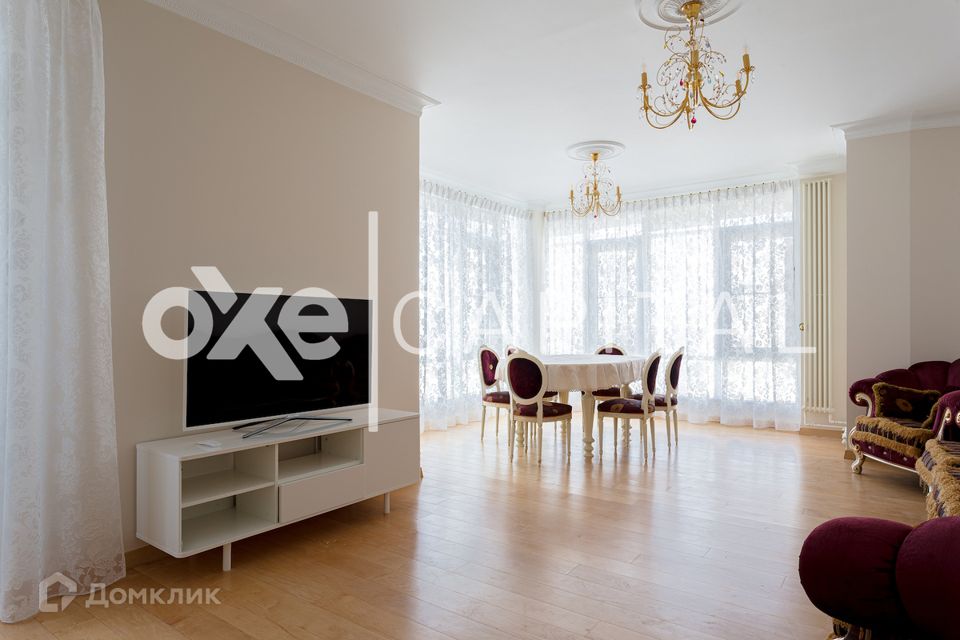 Сдаётся 5-комнатная квартира, 220 м²
