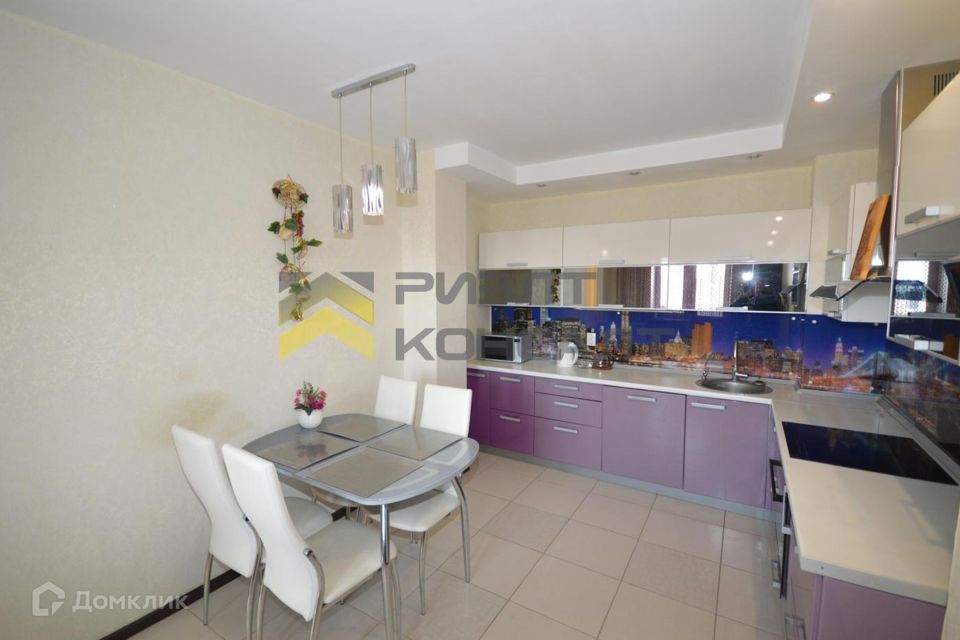 Продаётся 3-комнатная квартира, 108.5 м²