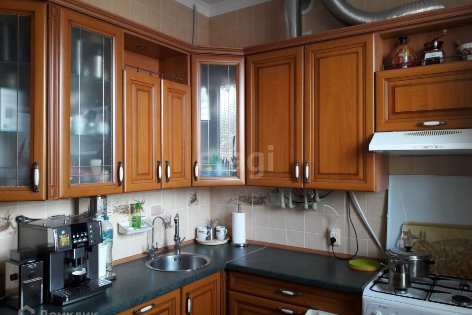 Продаётся 4-комнатная квартира, 145.5 м²