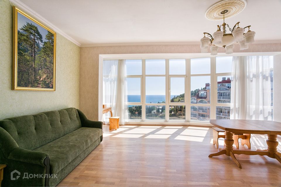 Продаётся 3-комнатная квартира, 104 м²