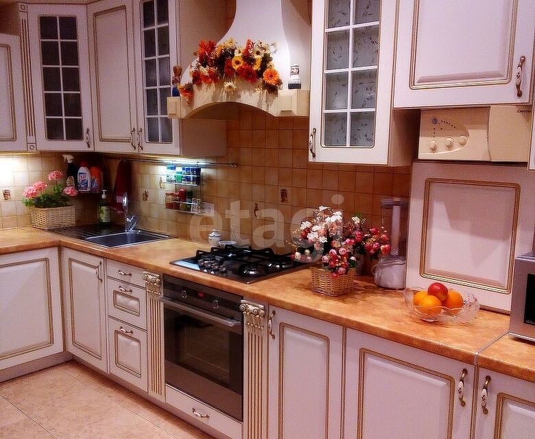 Продаётся 4-комнатная квартира, 186 м²