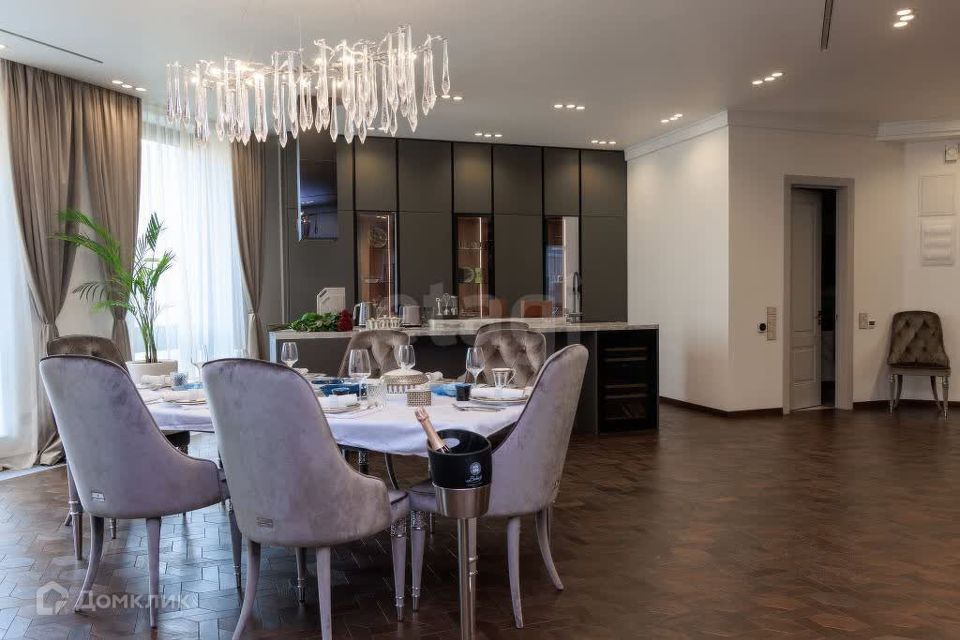 Продаётся 2-комнатная квартира, 160 м²