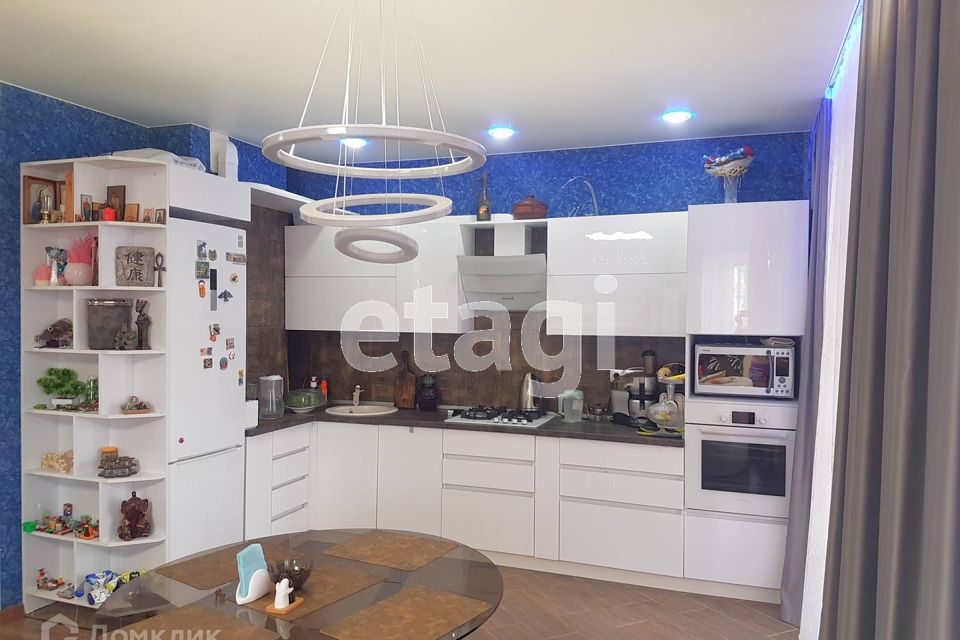 Продаётся 3-комнатная квартира, 93 м²