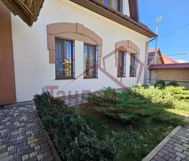 Продаётся 2-этажный дом, 300 м²