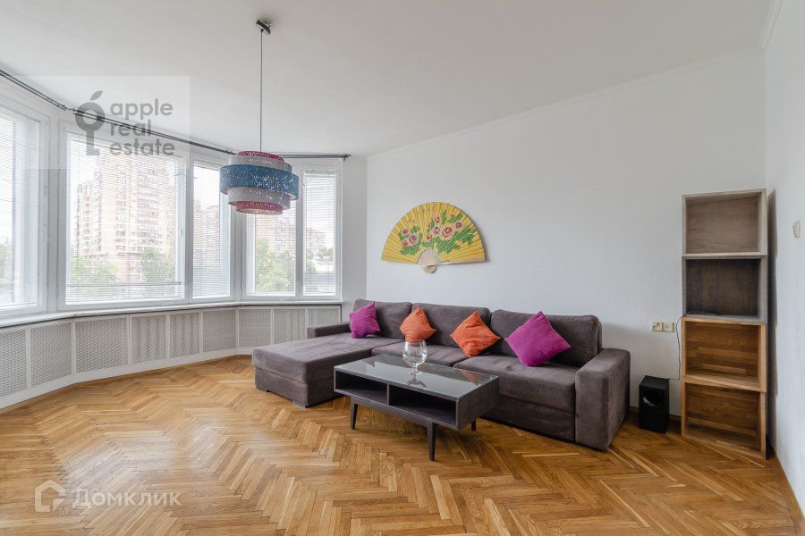 Сдаётся 4-комнатная квартира, 135 м²