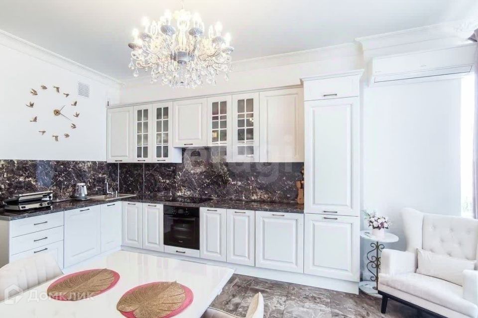 Продаётся 3-комнатная квартира, 108.1 м²