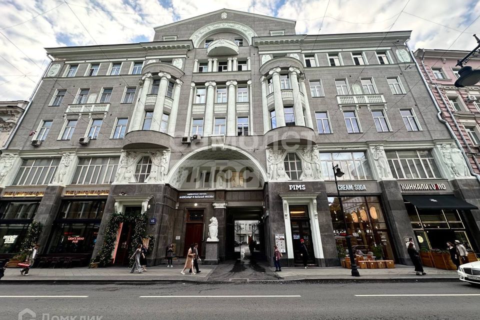 Продаётся 3-комнатная квартира, 240 м²