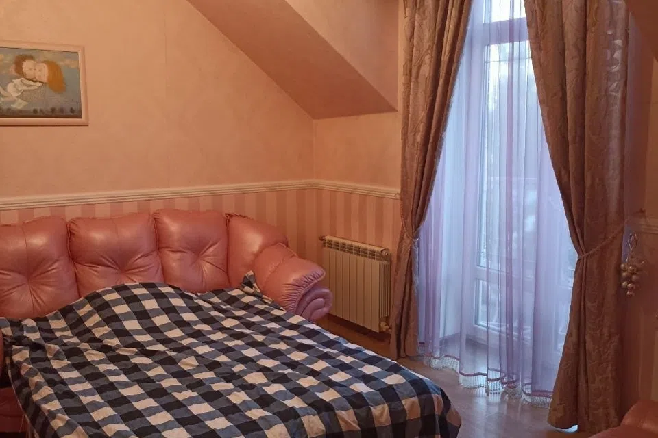 Сдаётся 2-этажный дом, 150 м²