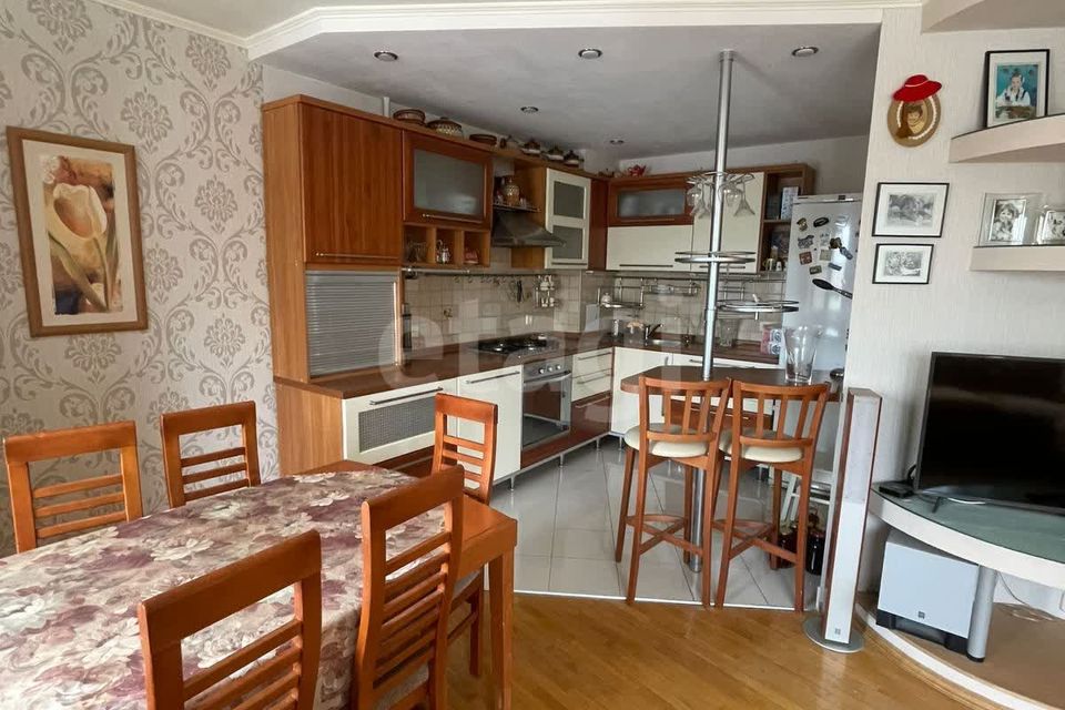 Продаётся 4-комнатная квартира, 74 м²