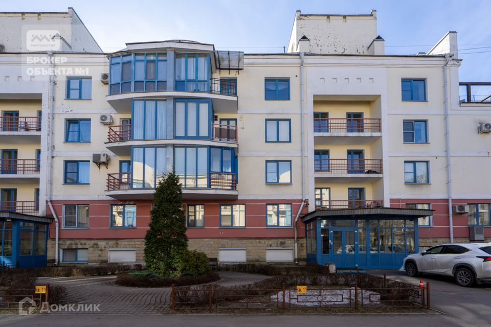 Продаётся 4-комнатная квартира, 184.4 м²