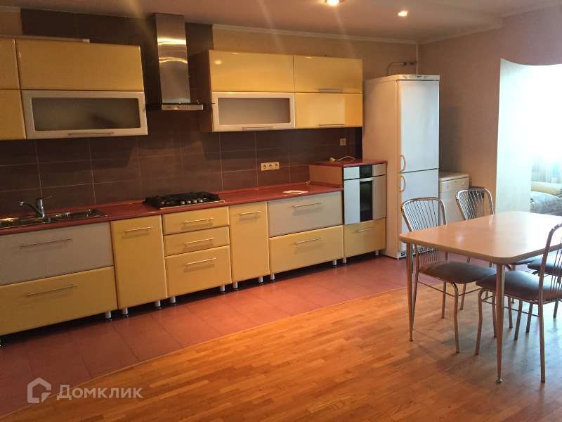 Сдаётся 4-комнатная квартира, 181 м²