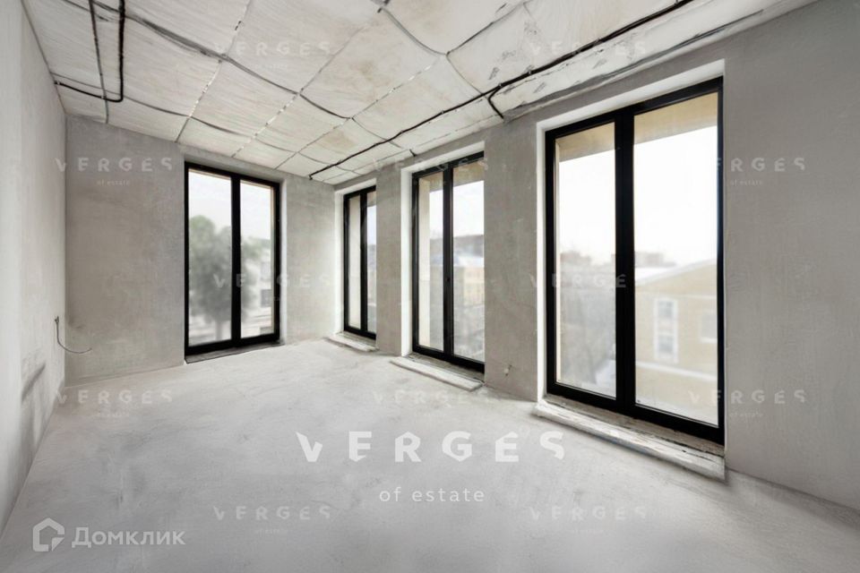 Продаётся 5-комнатная квартира, 290 м²