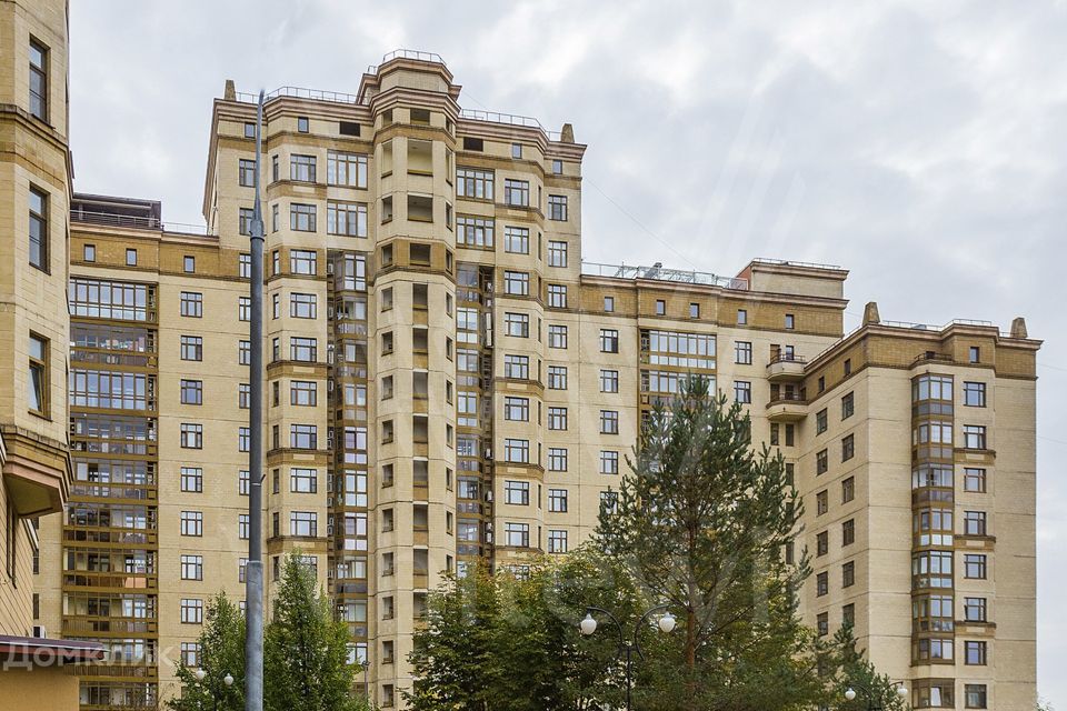 Продаётся 4-комнатная квартира, 140 м²