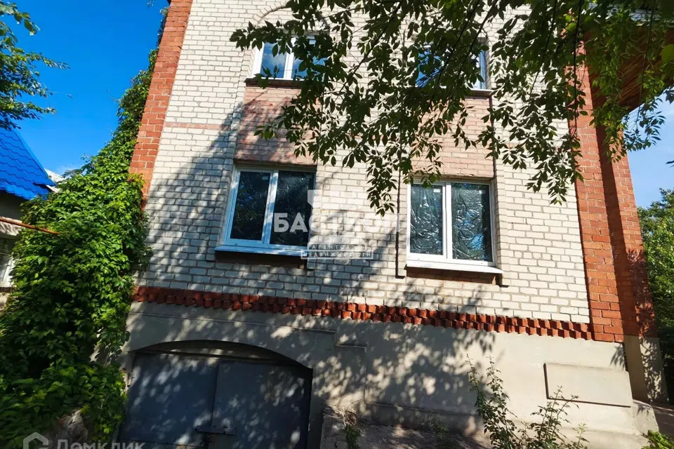 Продаётся 3-этажный дом, 304 м²
