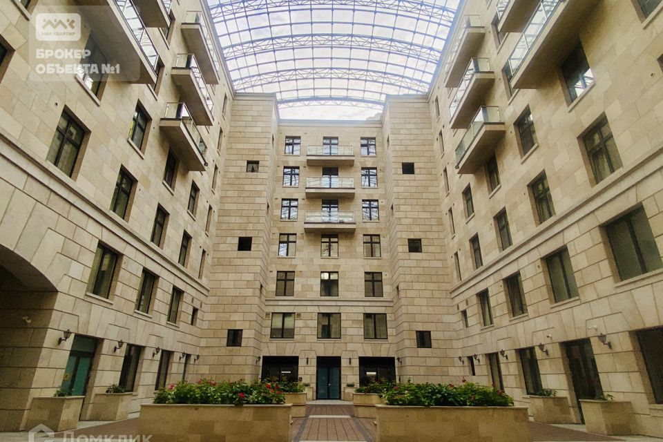 Продаётся 3-комнатная квартира, 218 м²