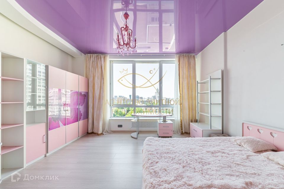 Продаётся 3-комнатная квартира, 148 м²