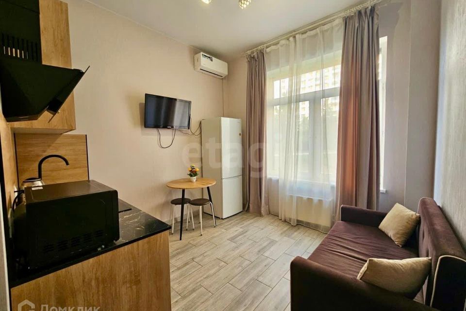 Продаётся 1-комнатная квартира, 41.7 м²