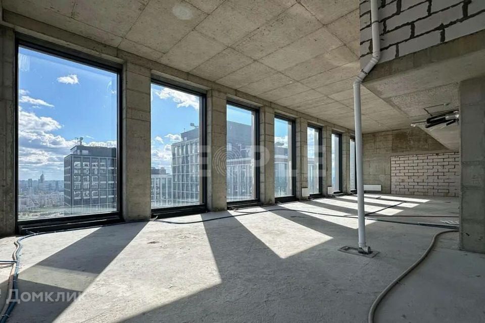 Продаётся 5-комнатная квартира, 187.2 м²