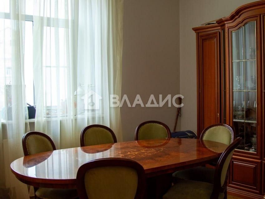 Продаётся 4-комнатная квартира, 100.1 м²