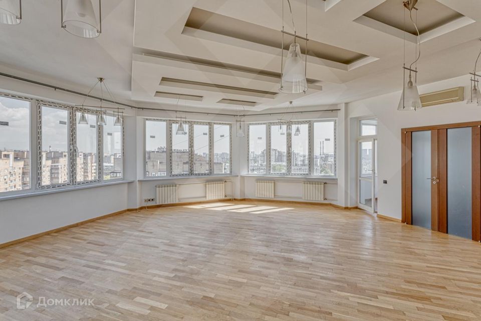 Продаётся 6-комнатная квартира, 330 м²