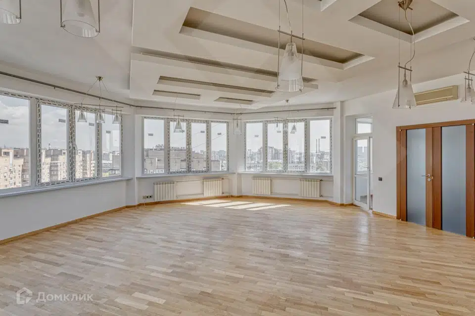 Продаётся 6-комнатная квартира, 330 м²