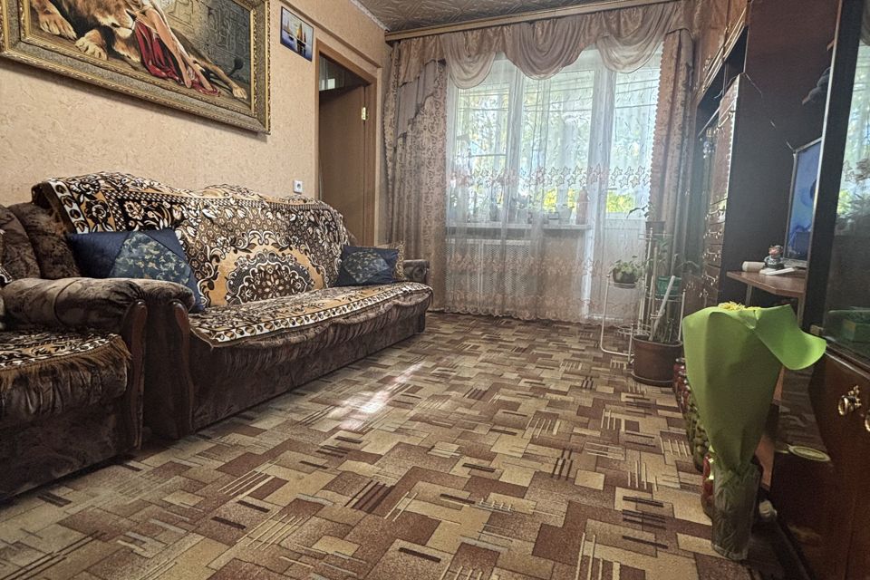 Продаётся 4-комнатная квартира, 60 м²