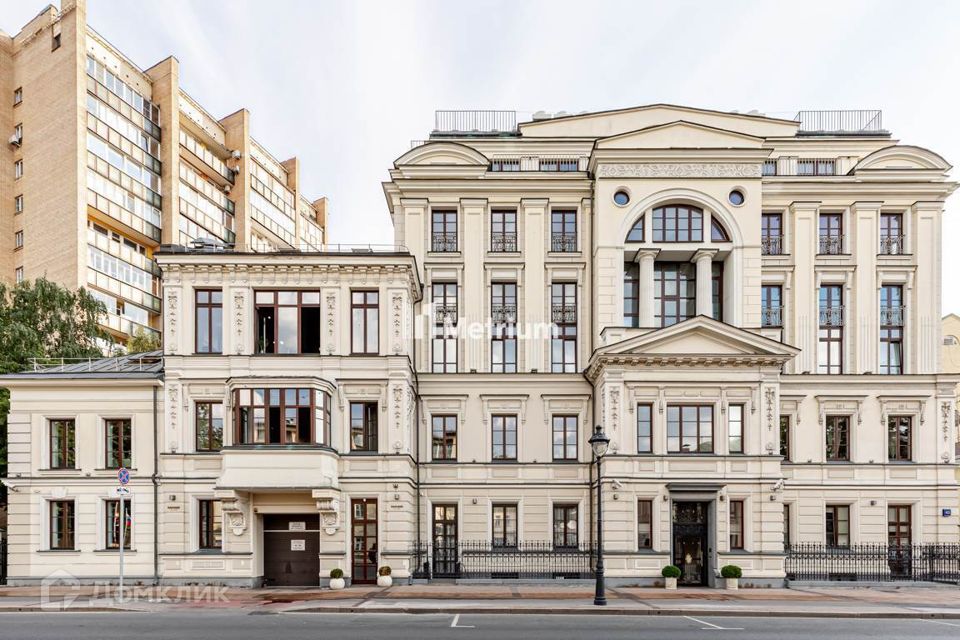 Продаётся 4-комнатная квартира, 206 м²