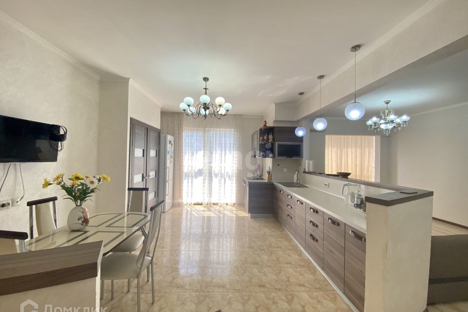 Продаётся 3-комнатная квартира, 120 м²