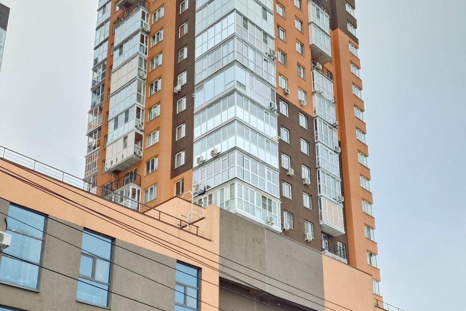 Продаётся 3-комнатная квартира, 141 м²