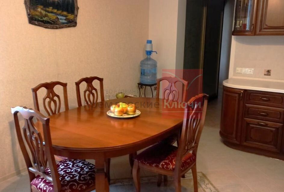 Продаётся 3-комнатная квартира, 102 м²
