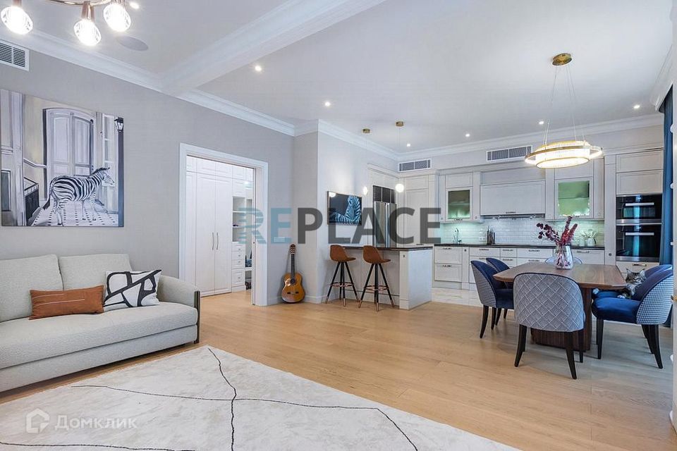Продаётся 4-комнатная квартира, 130 м²