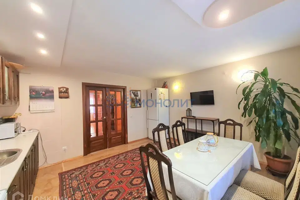 Продаётся 4-комнатная квартира, 161.5 м²