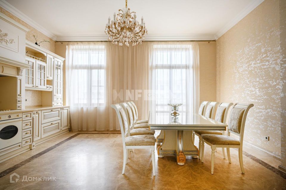 Продаётся 4-комнатная квартира, 158.8 м²