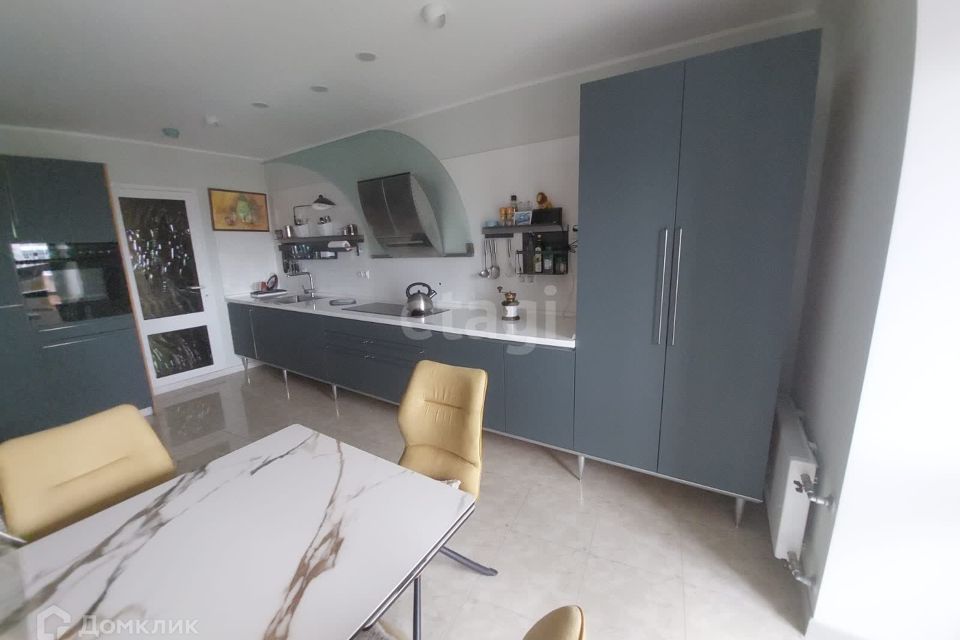 Продаётся 5-комнатная квартира, 176 м²