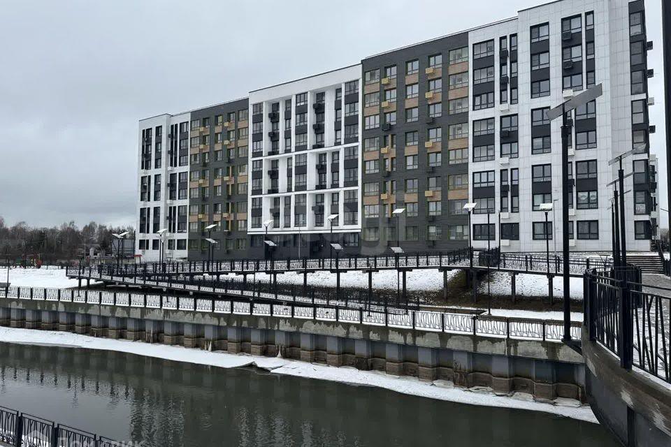 Продаётся 2-комнатная квартира, 60.8 м²