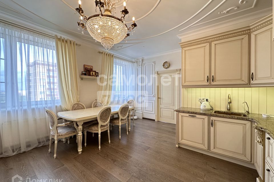 Продаётся 4-комнатная квартира, 90 м²