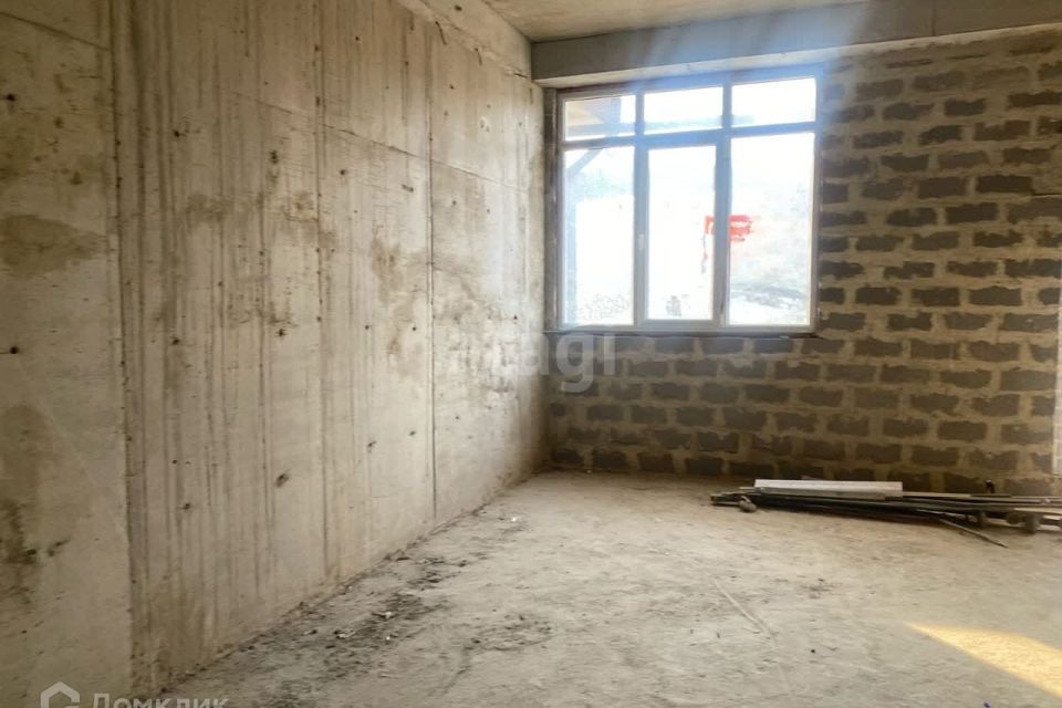 Продаётся 1-комнатная квартира, 72.5 м²