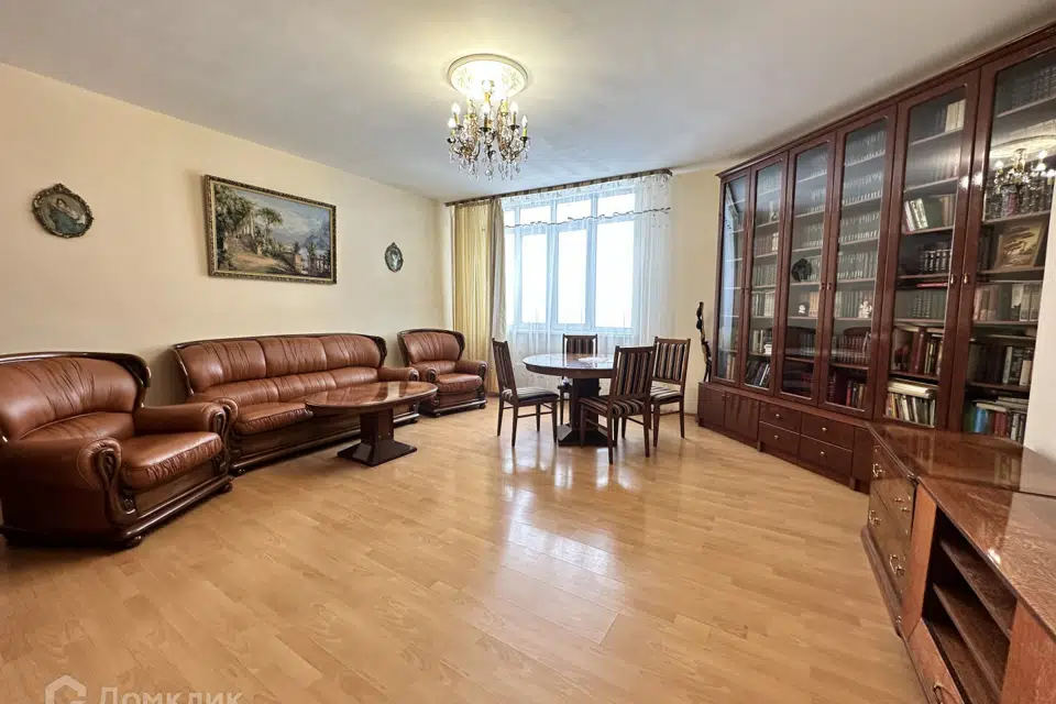 Продаётся 2-комнатная квартира, 76.4 м²