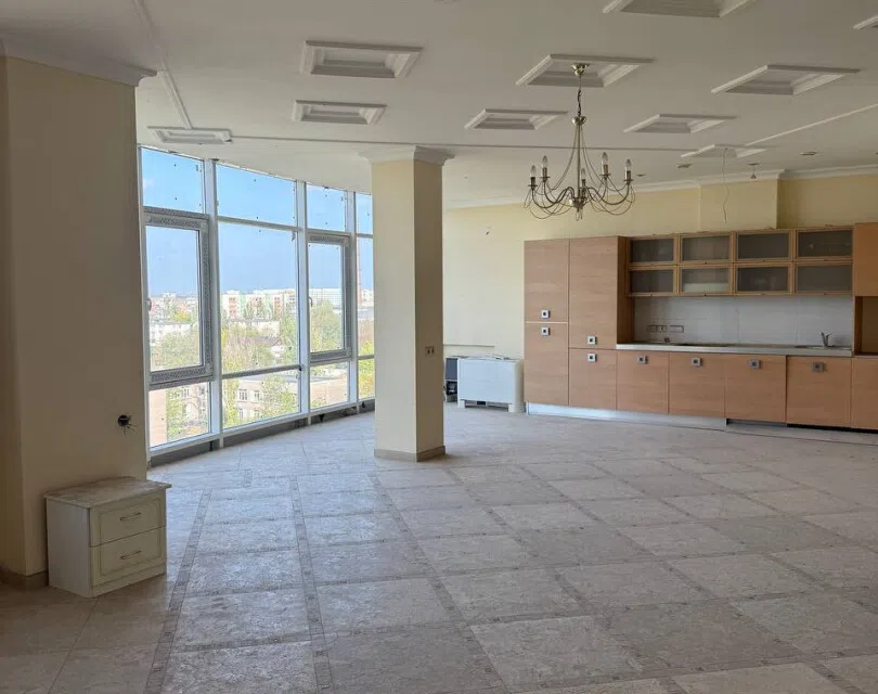 Продаётся 3-комнатная квартира, 195.6 м²