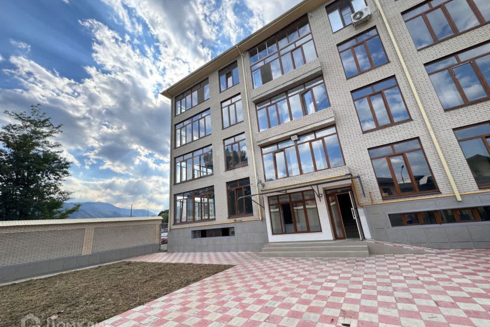 Продаётся 3-комнатная квартира, 128 м²