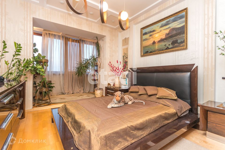Продаётся 4-комнатная квартира, 151.3 м²