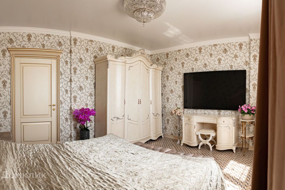 Продаётся 3-комнатная квартира, 130 м²