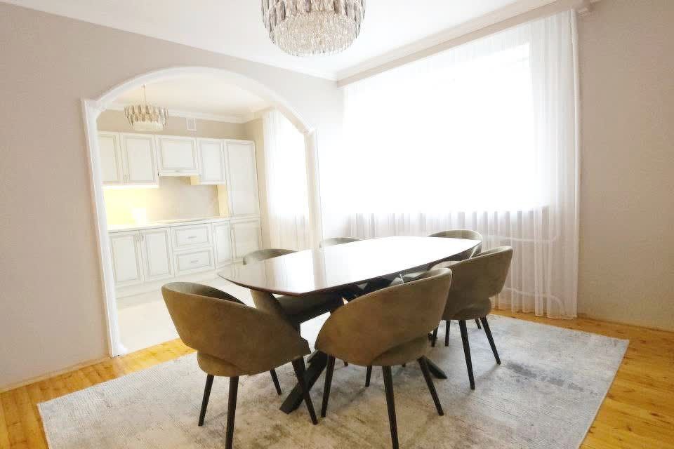 Продаётся 3-комнатная квартира, 111.4 м²