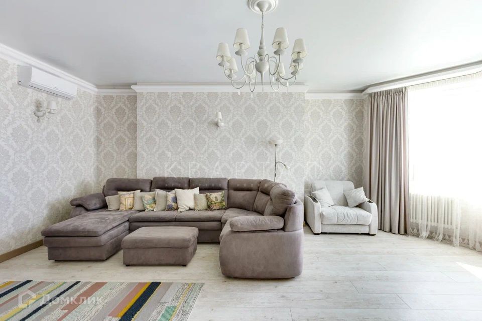 Продаётся 4-комнатная квартира, 160 м²