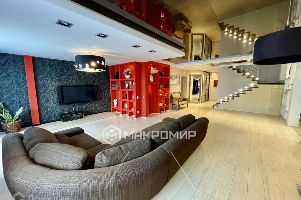 Продаётся 4-комнатная квартира, 185.2 м²